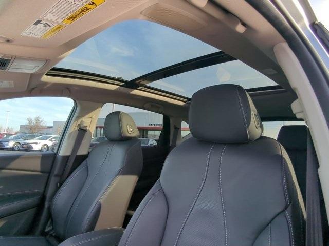 used 2025 Acura RDX car, priced at $39,900