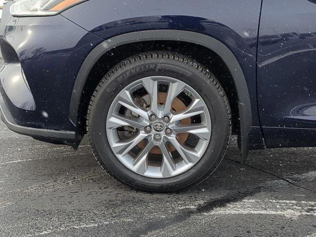 used 2020 Toyota Highlander car, priced at $23,900