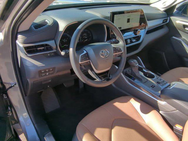 used 2025 Toyota Highlander Hybrid car, priced at $54,400