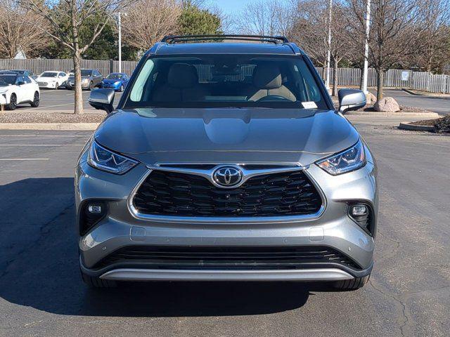 used 2025 Toyota Highlander Hybrid car, priced at $54,400