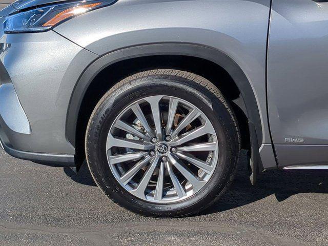 used 2025 Toyota Highlander Hybrid car, priced at $54,400