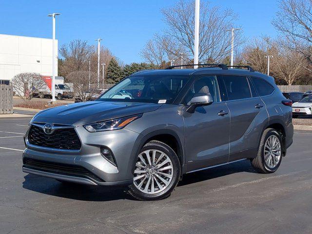 used 2025 Toyota Highlander Hybrid car, priced at $54,400
