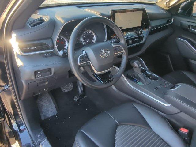 used 2023 Toyota Highlander car, priced at $35,344