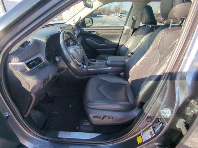 used 2023 Toyota Highlander Hybrid car, priced at $46,990
