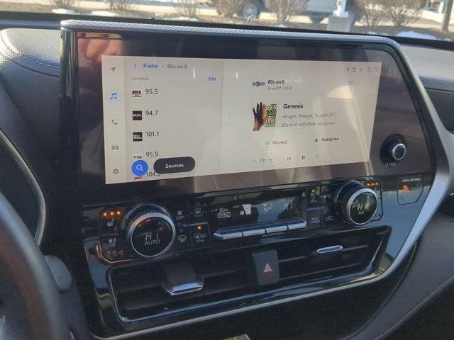 used 2023 Toyota Highlander Hybrid car, priced at $46,990