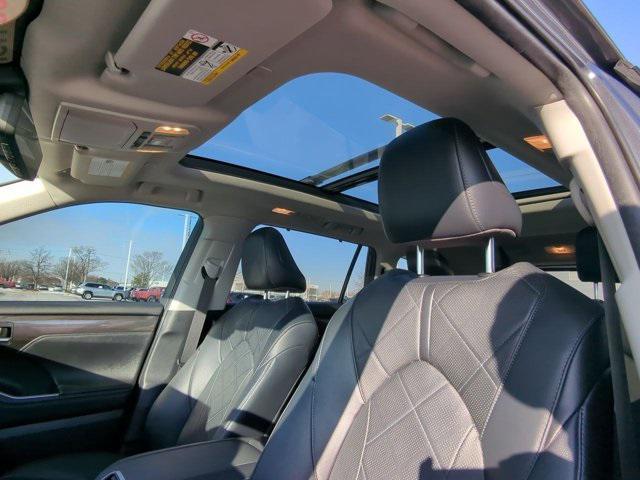 used 2023 Toyota Highlander Hybrid car, priced at $46,990