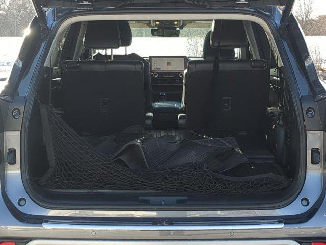 used 2023 Toyota Highlander Hybrid car, priced at $46,990