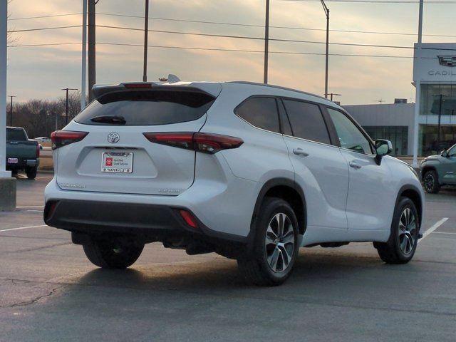 used 2025 Toyota Highlander car, priced at $46,149