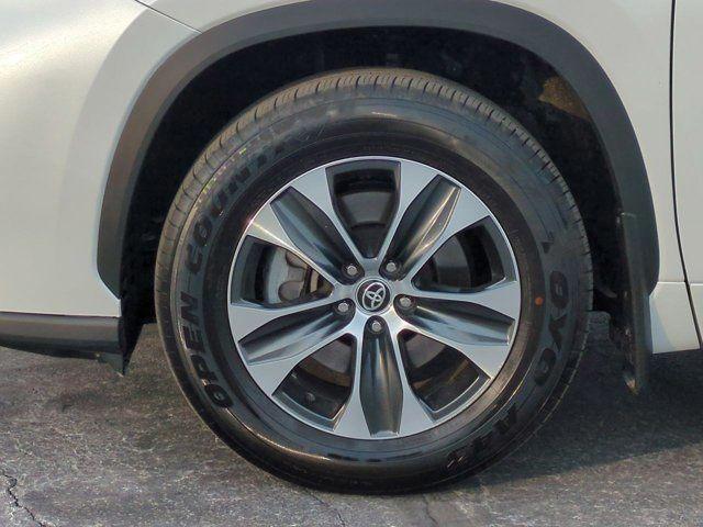 used 2025 Toyota Highlander car, priced at $46,149