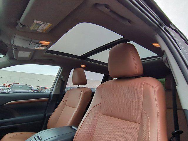 used 2019 Toyota Highlander car, priced at $25,595
