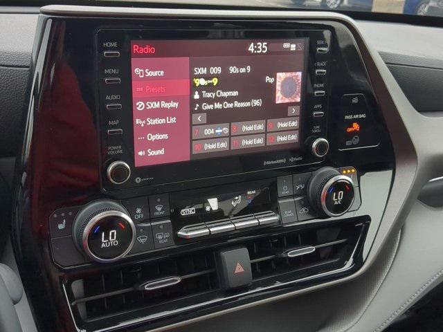 used 2022 Toyota Highlander car, priced at $35,059