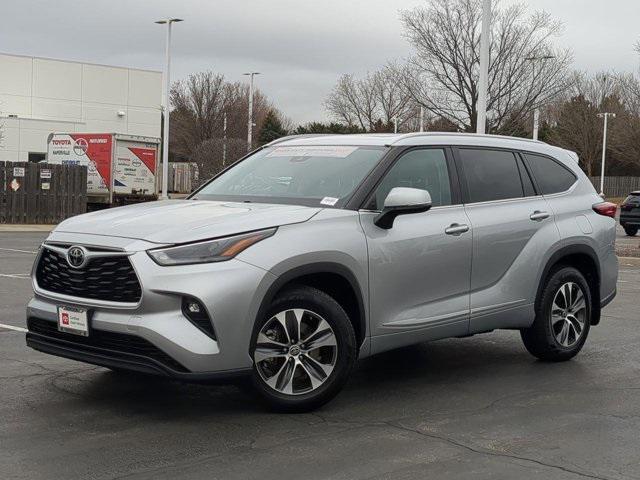 used 2022 Toyota Highlander car, priced at $35,059