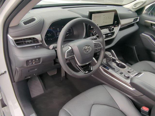 new 2024 Toyota Highlander car, priced at $51,908
