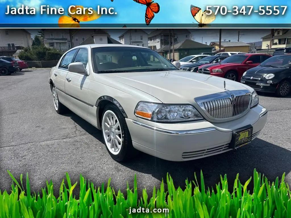 used 2007 Lincoln Town Car car, priced at $13,609