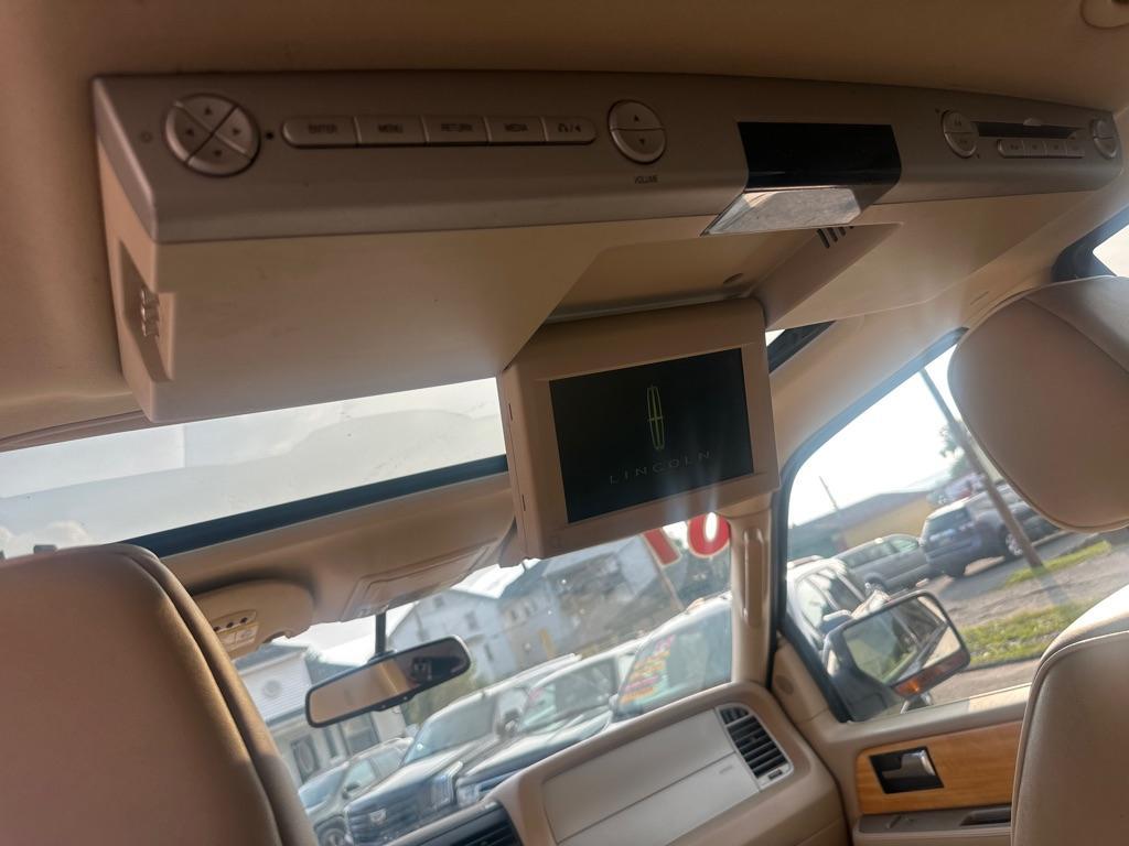 used 2007 Lincoln Navigator car, priced at $7,900