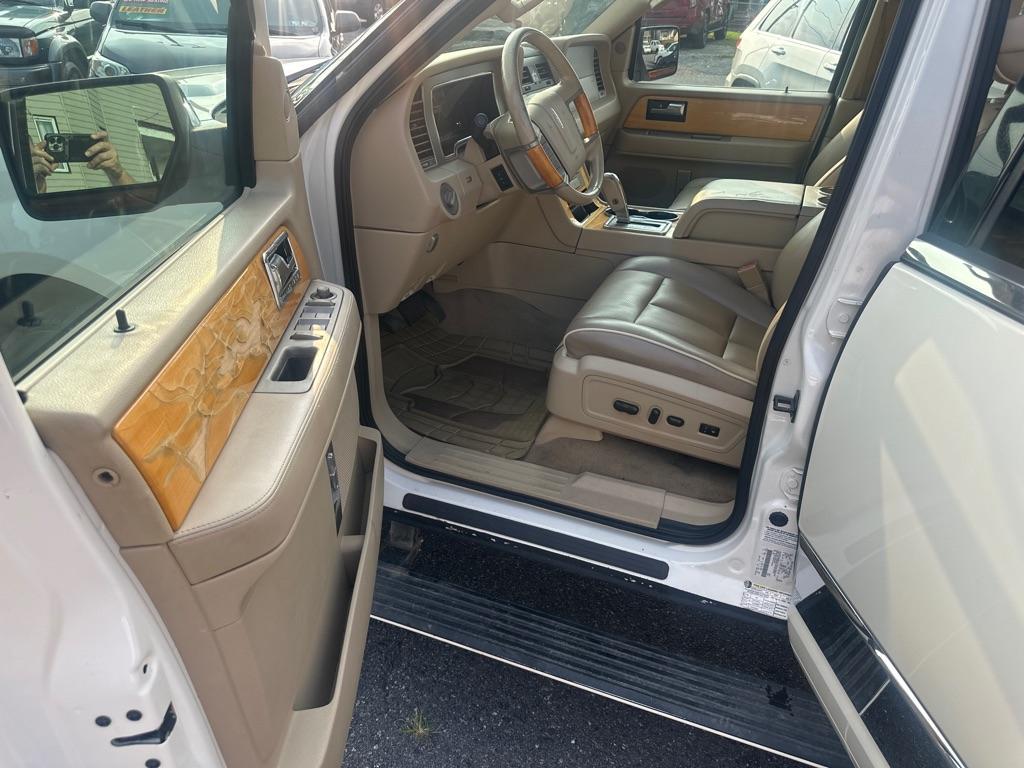 used 2007 Lincoln Navigator car, priced at $7,900