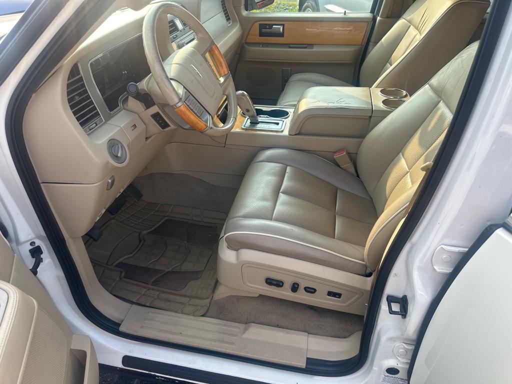 used 2007 Lincoln Navigator car, priced at $7,900