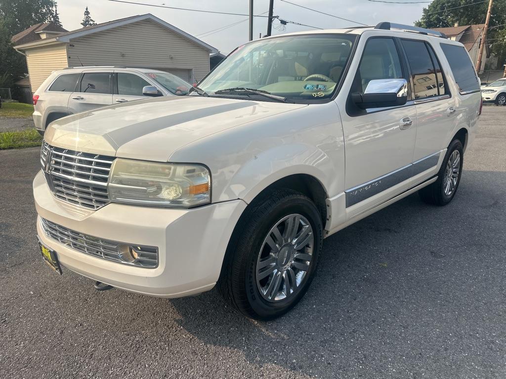 used 2007 Lincoln Navigator car, priced at $7,900