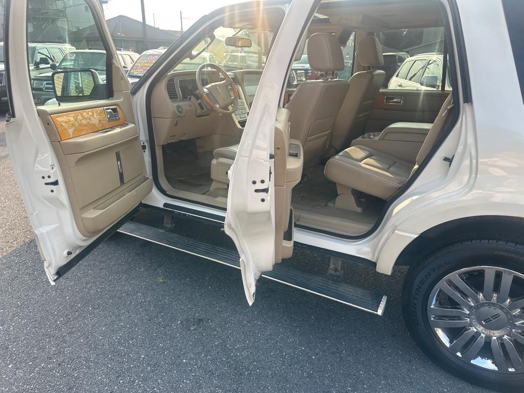 used 2007 Lincoln Navigator car, priced at $7,900