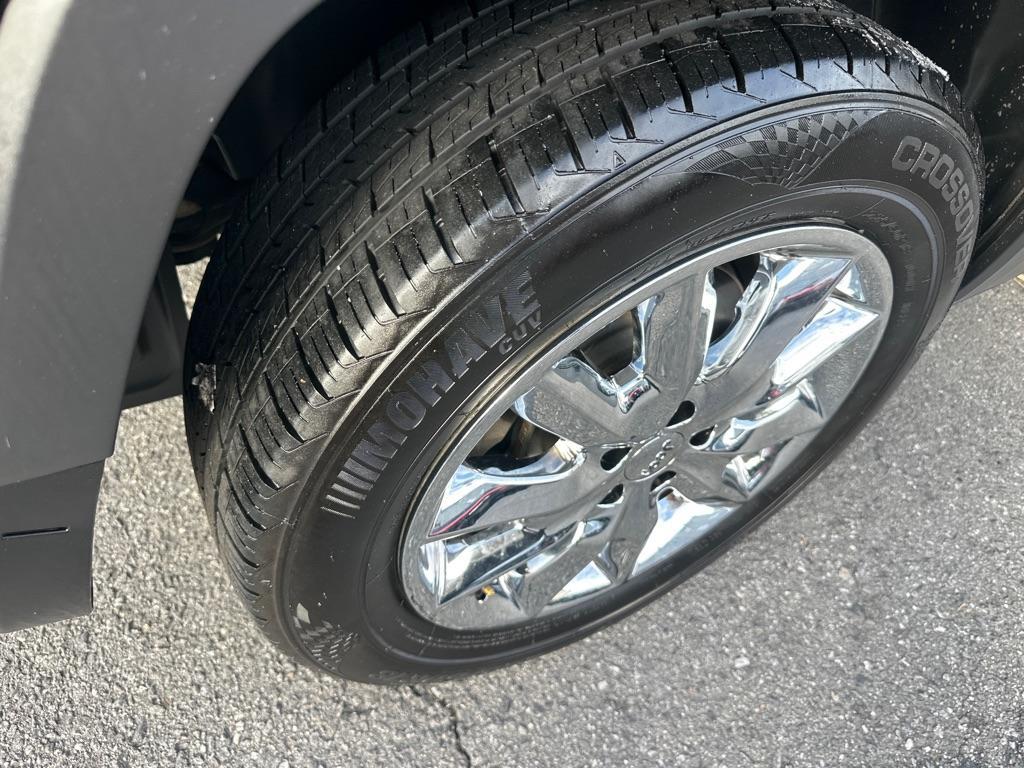 used 2016 Jeep Cherokee car, priced at $15,300