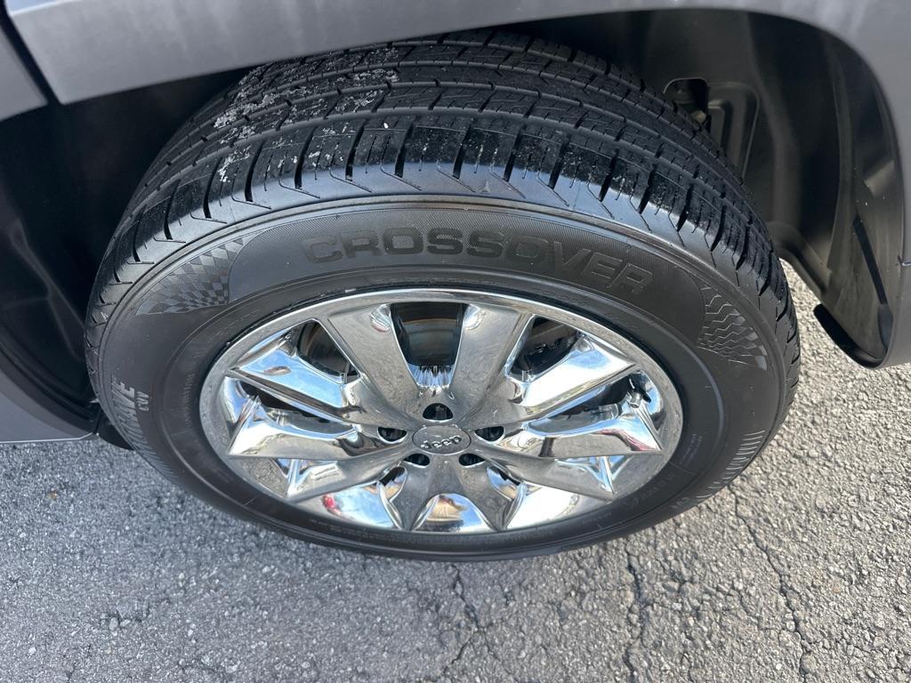 used 2016 Jeep Cherokee car, priced at $15,300