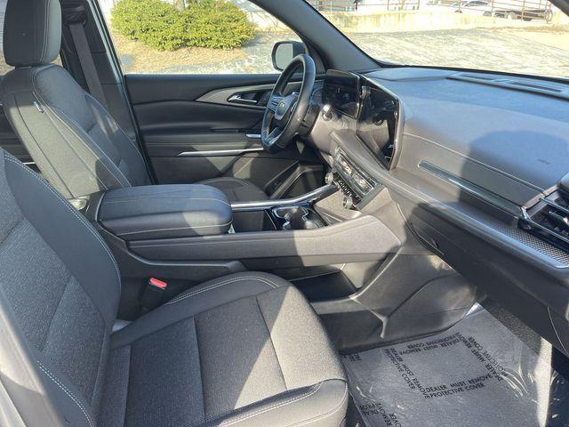 used 2025 Chevrolet Traverse car, priced at $36,195