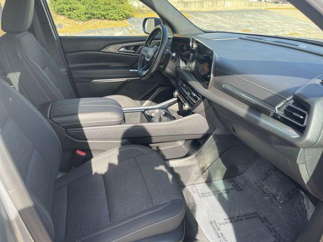 used 2025 Chevrolet Traverse car, priced at $34,195