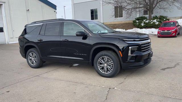 new 2025 Chevrolet Traverse car, priced at $39,990