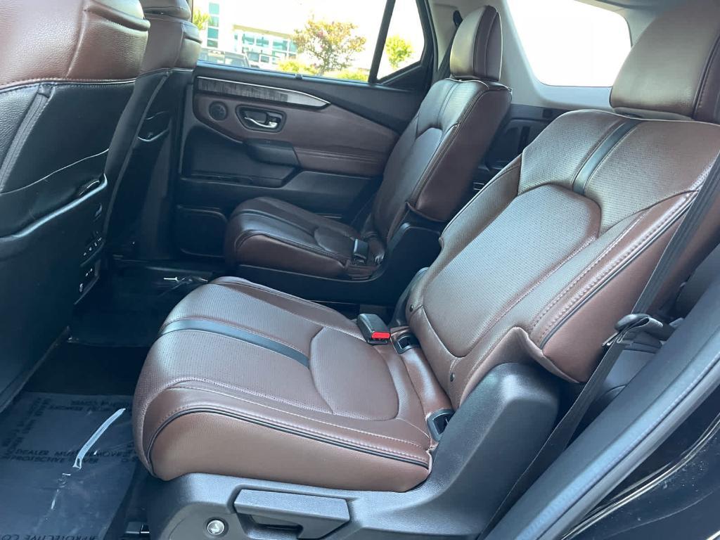 2025 Crystal Black Pearl Honda Pilot