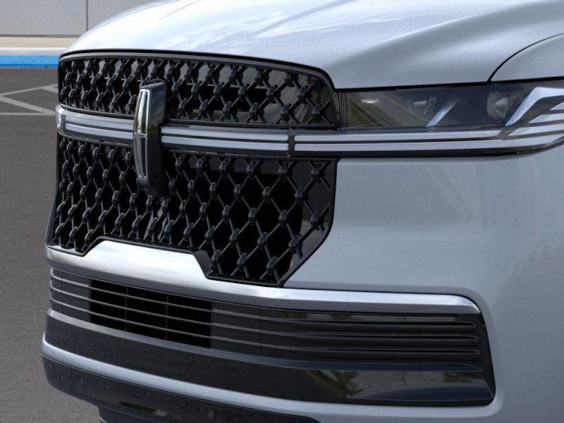 new 2025 Lincoln Navigator car, priced at $97,054