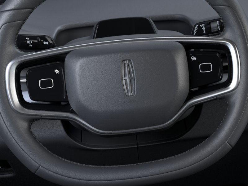 new 2025 Lincoln Navigator car, priced at $92,871