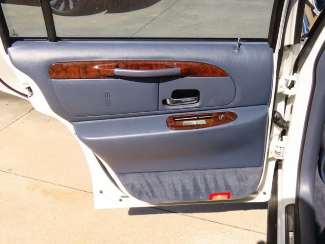 used 2000 Lincoln Town Car car, priced at $12,911