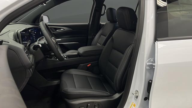 new 2026 Chevrolet Traverse car, priced at $46,570