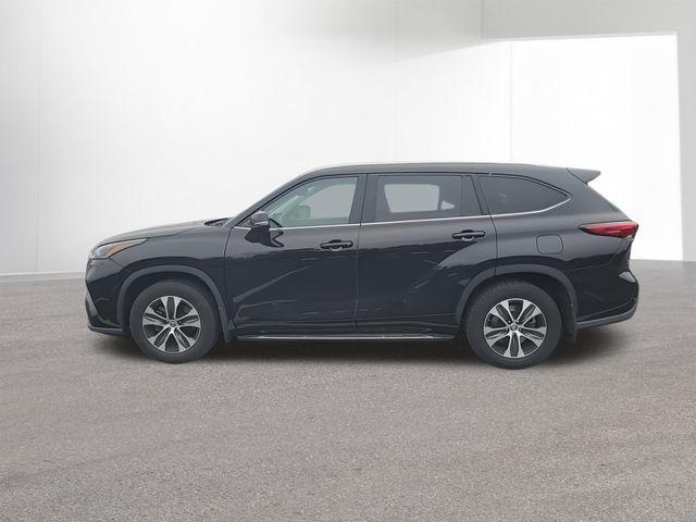 used 2021 Toyota Highlander car, priced at $25,912