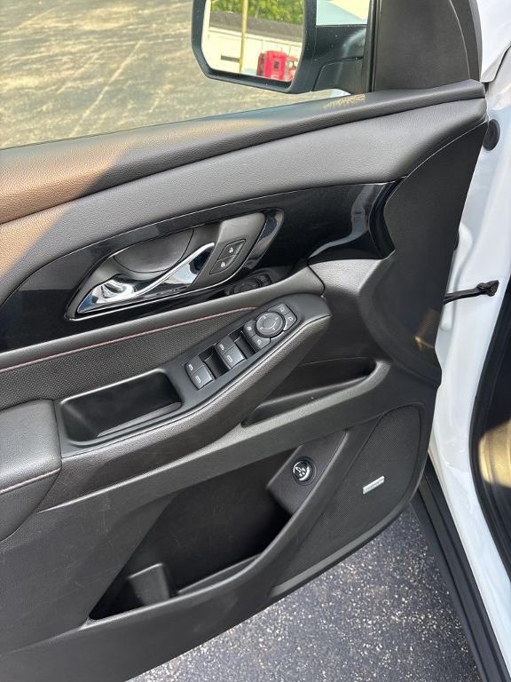 used 2023 Chevrolet Traverse car, priced at $31,900