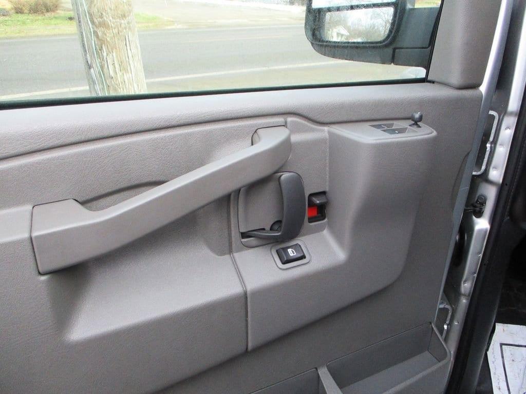 new 2025 Chevrolet Express 3500 car