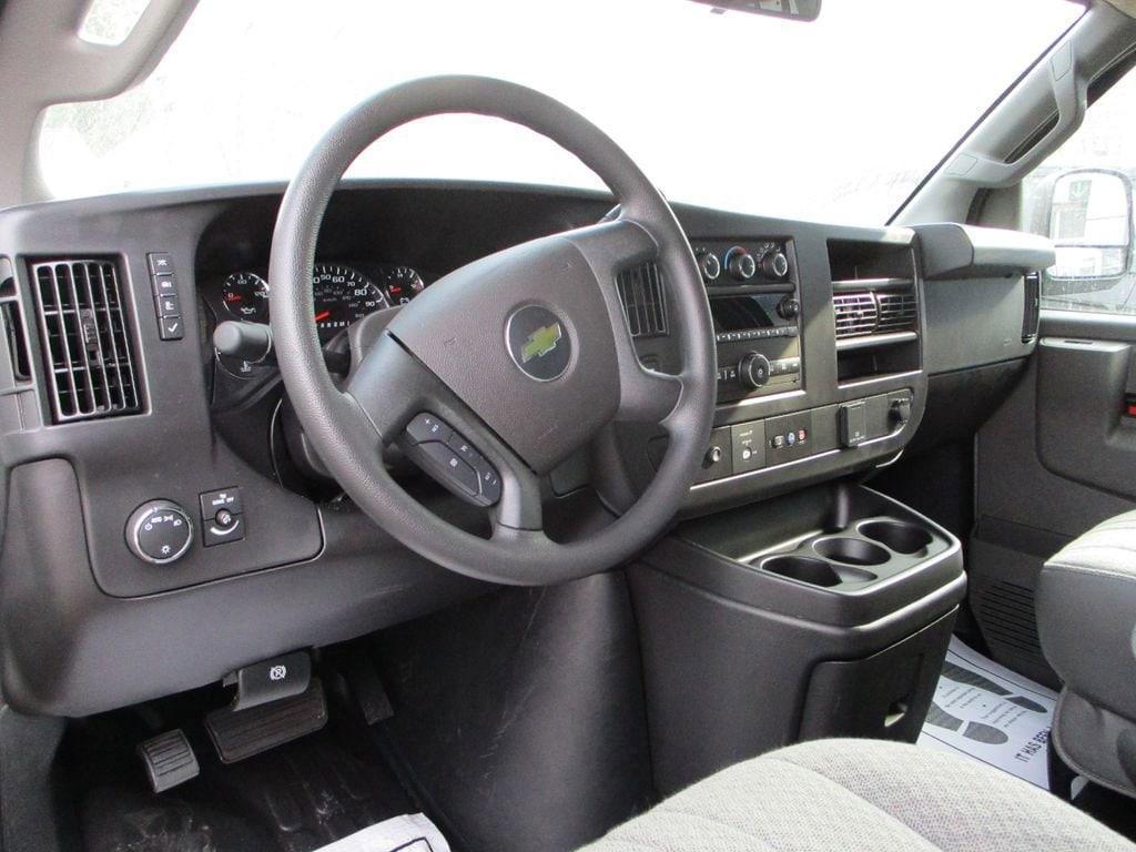 new 2025 Chevrolet Express 3500 car