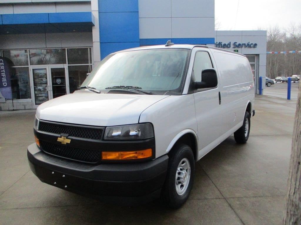 new 2025 Chevrolet Express 3500 car