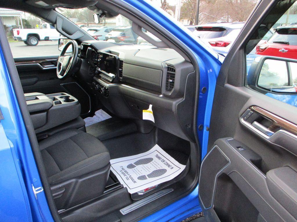 used 2025 Chevrolet Silverado 1500 car, priced at $39,900