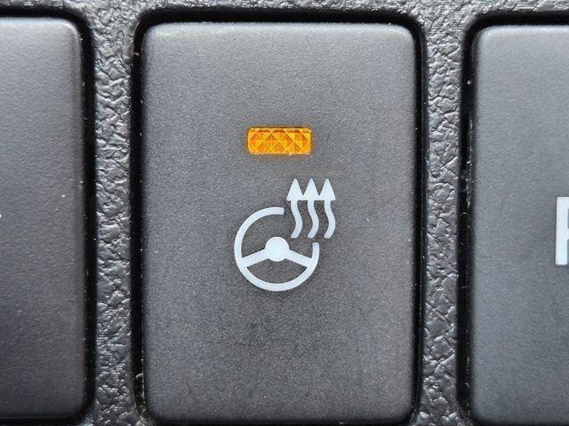 used 2019 Toyota Highlander Hybrid car, priced at $28,700