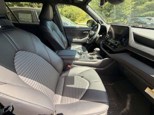 used 2023 Toyota Highlander car, priced at $42,600