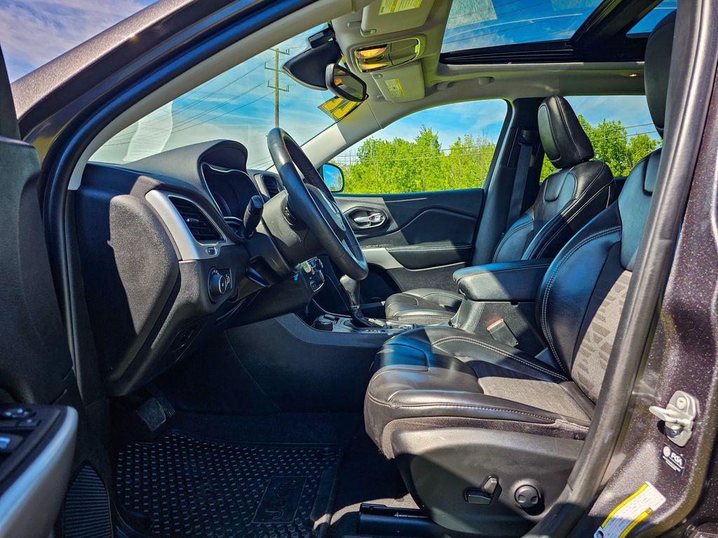 used 2022 Jeep Cherokee car, priced at $29,119