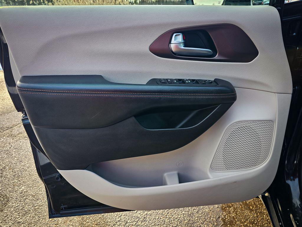 used 2018 Chrysler Pacifica car, priced at $14,500