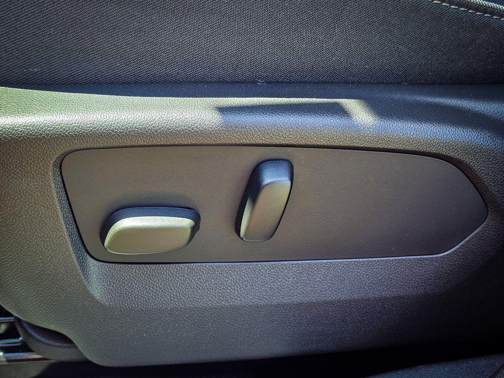 used 2023 Buick Envision car, priced at $29,900