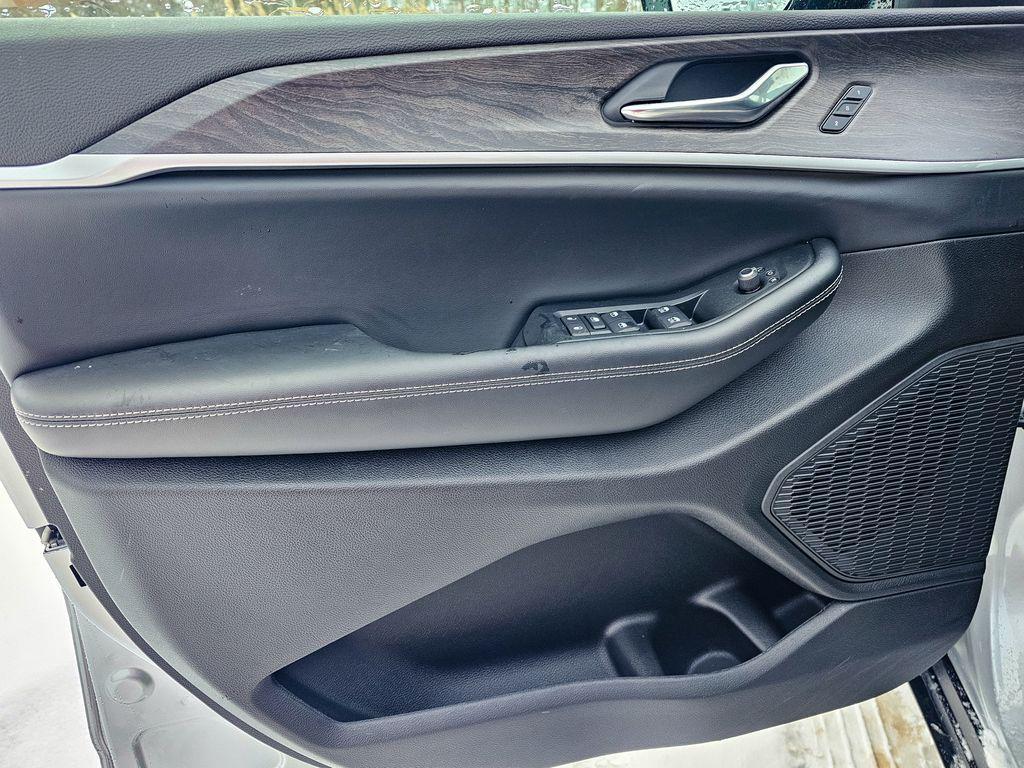 new 2025 Jeep Grand Cherokee L car, priced at $46,630