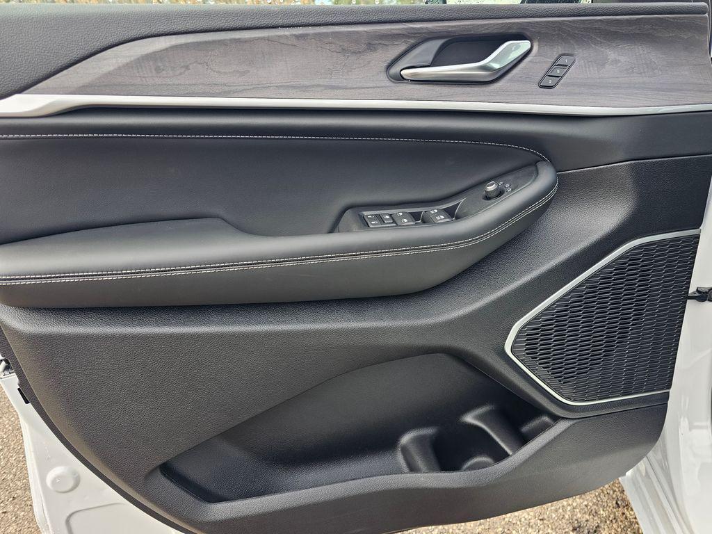 new 2026 Jeep Grand Cherokee car, priced at $53,630