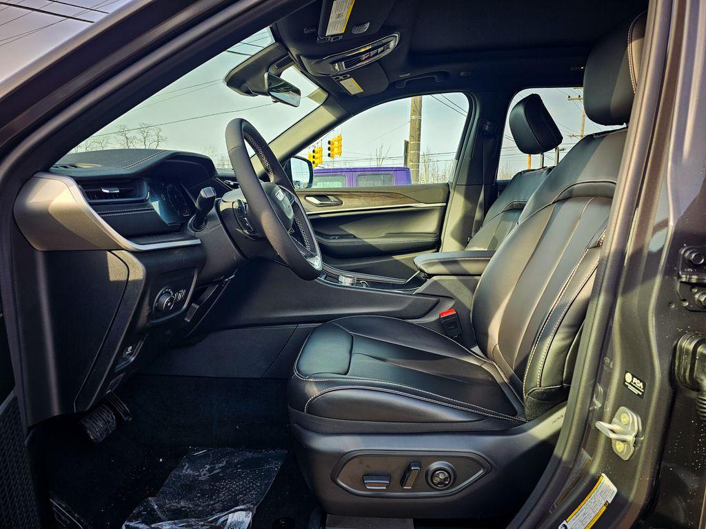 new 2026 Jeep Grand Cherokee car, priced at $50,805
