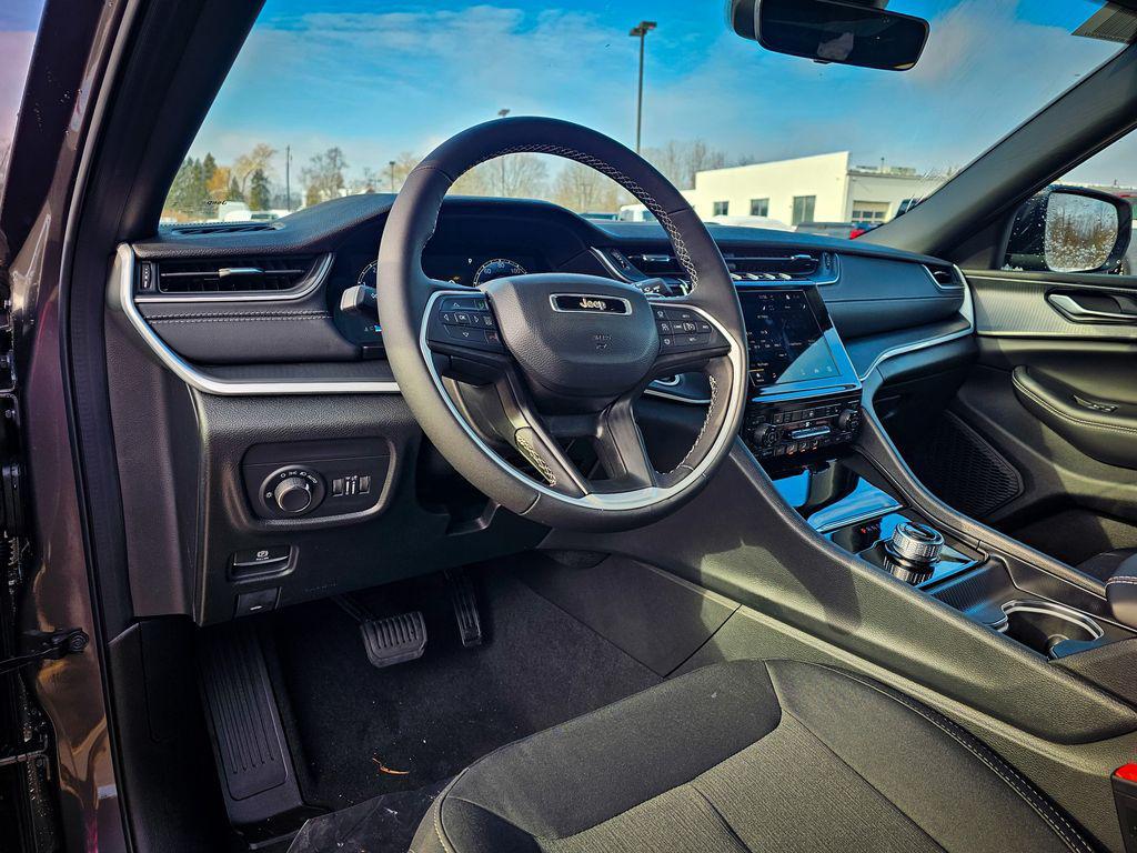 new 2025 Jeep Grand Cherokee car, priced at $39,694