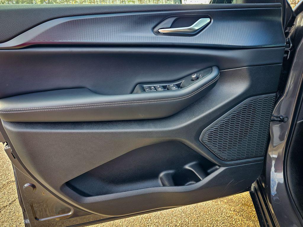 new 2025 Jeep Grand Cherokee car, priced at $39,694