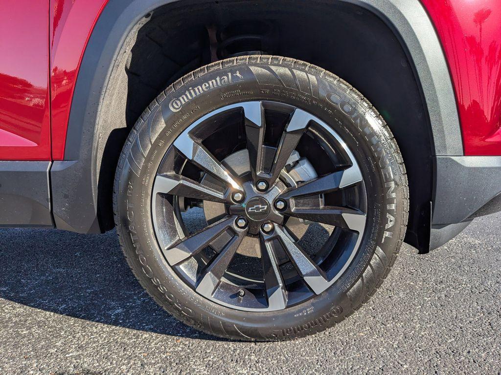 used 2025 Chevrolet Equinox car, priced at $30,827